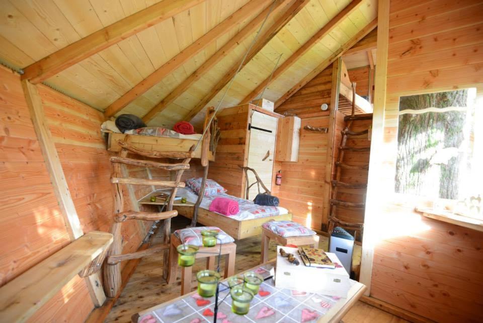 Les Hebergements Insolites De Quenecan Lodge *