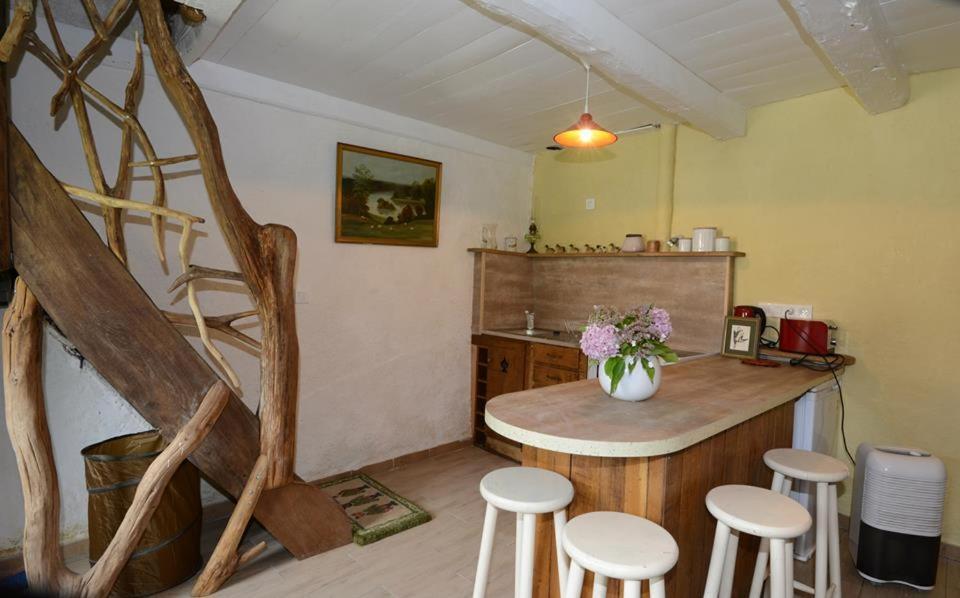 Les Hebergements Insolites De Quenecan Perret (Morbihan)
