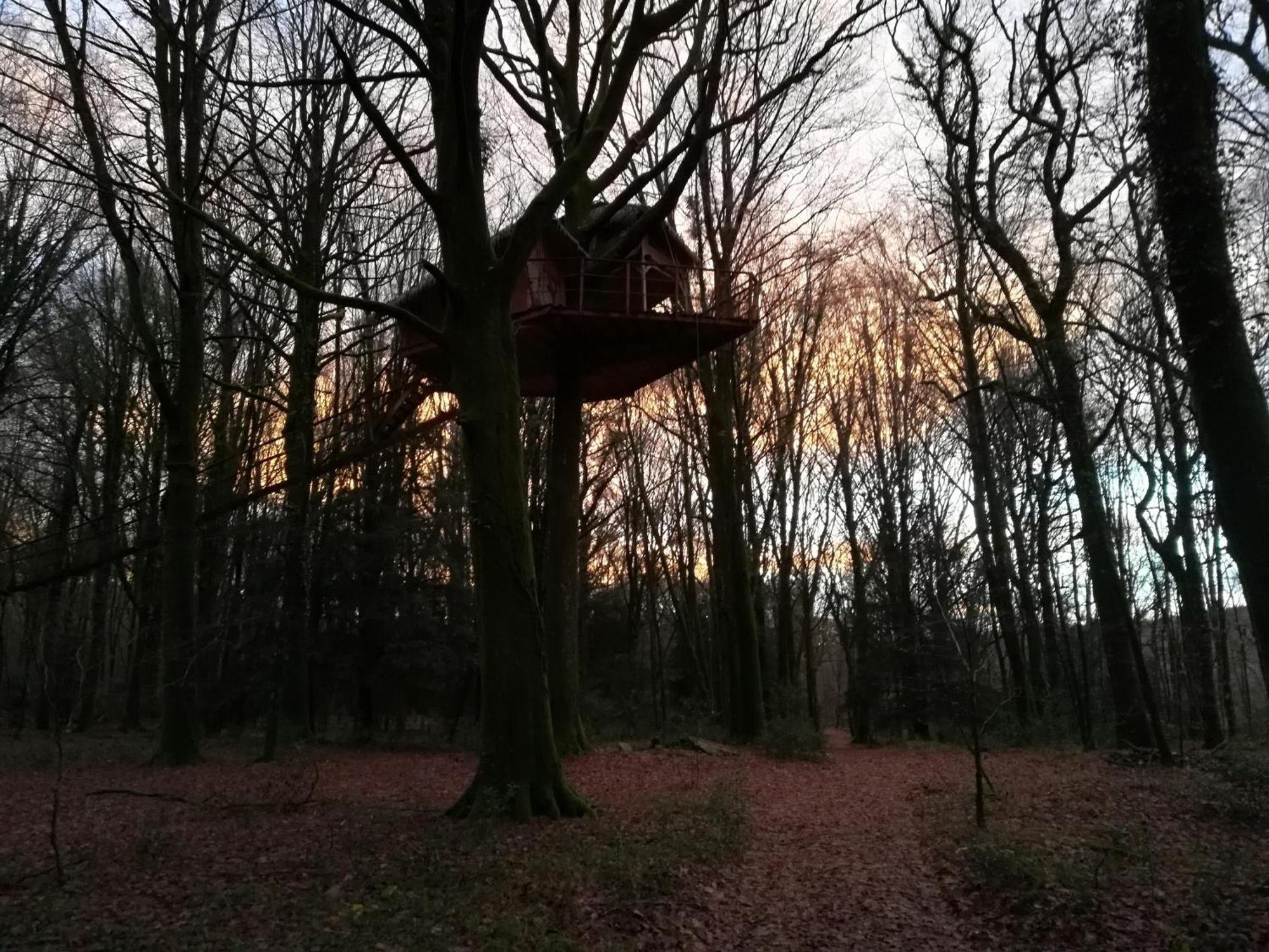 Les Hebergements Insolites De Quenecan Lodge *