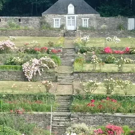 Les Hebergements Insolites De Quenecan Perret  Exterior photo