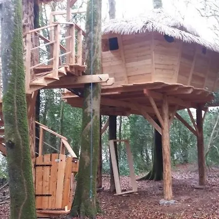 Les Hebergements Insolites De Quenecan Perret  Exterior photo