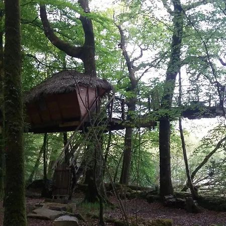 Les Hebergements Insolites De Quenecan Perret  Exterior photo