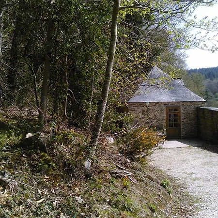 Les Hebergements Insolites De Quenecan Perret  Exterior photo