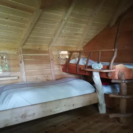 Les Hebergements Insolites De Quenecan Perret  Exterior photo