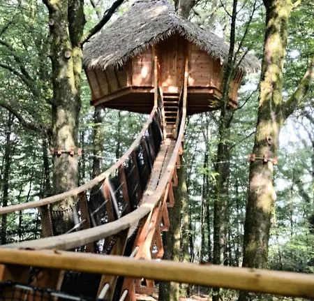 Les Hebergements Insolites De Quenecan Perret  Exterior photo