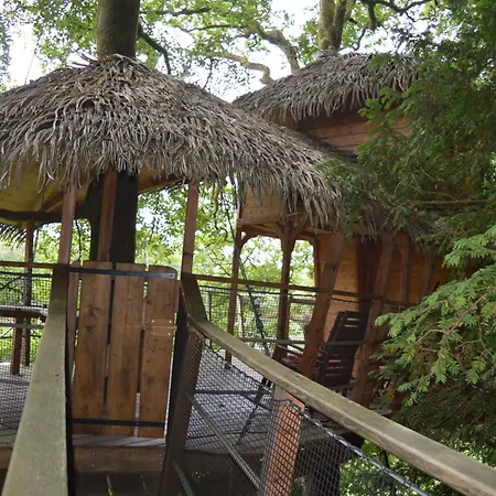 Les Hebergements Insolites De Quenecan Perret  Exterior photo