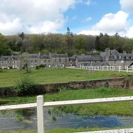 Les Hebergements Insolites De Quenecan Perret  Exterior photo