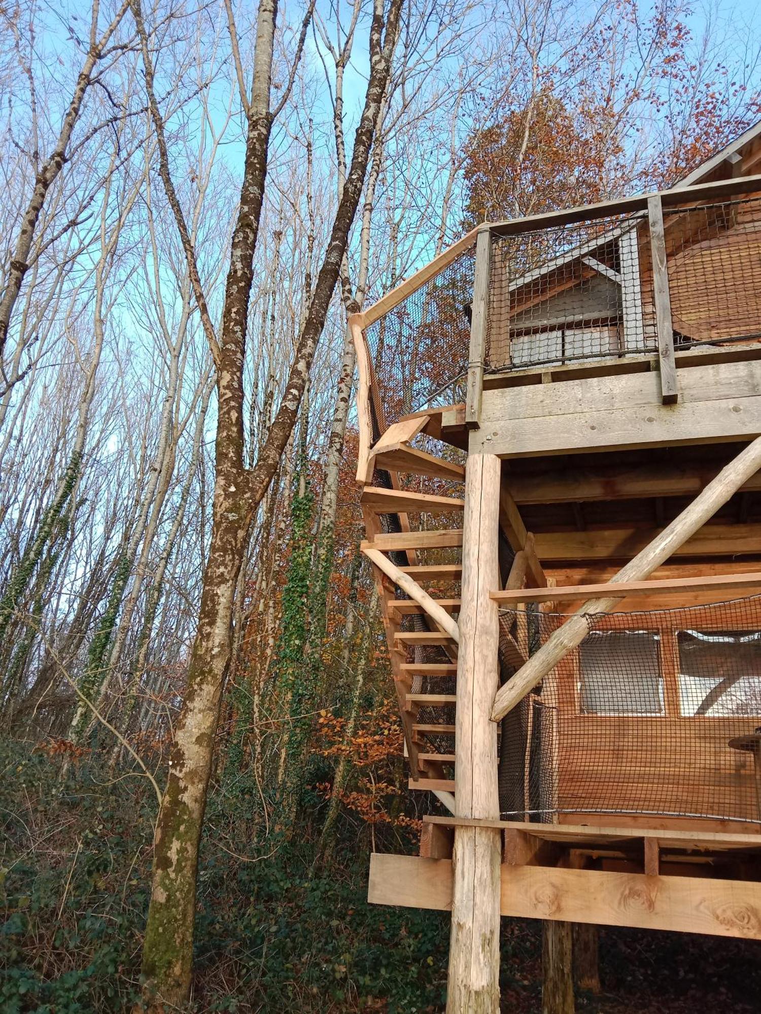 Les Hebergements Insolites De Quenecan Lodge