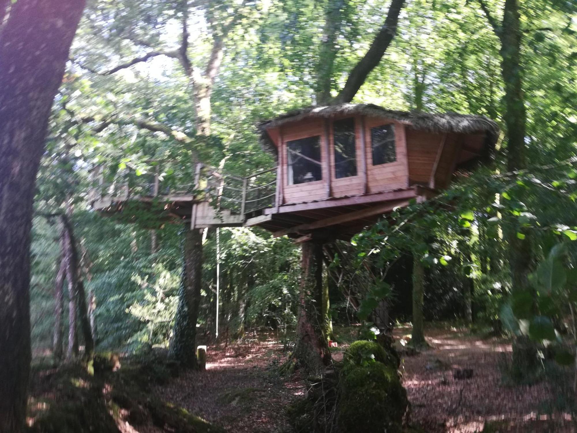 Les Hebergements Insolites De Quenecan Lodge *