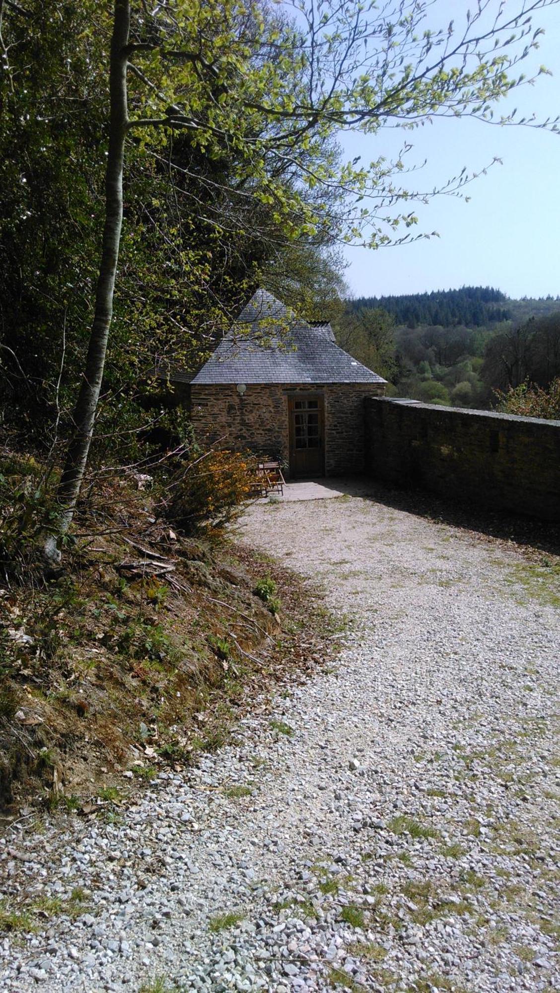 Les Hebergements Insolites De Quenecan Perret (Morbihan)